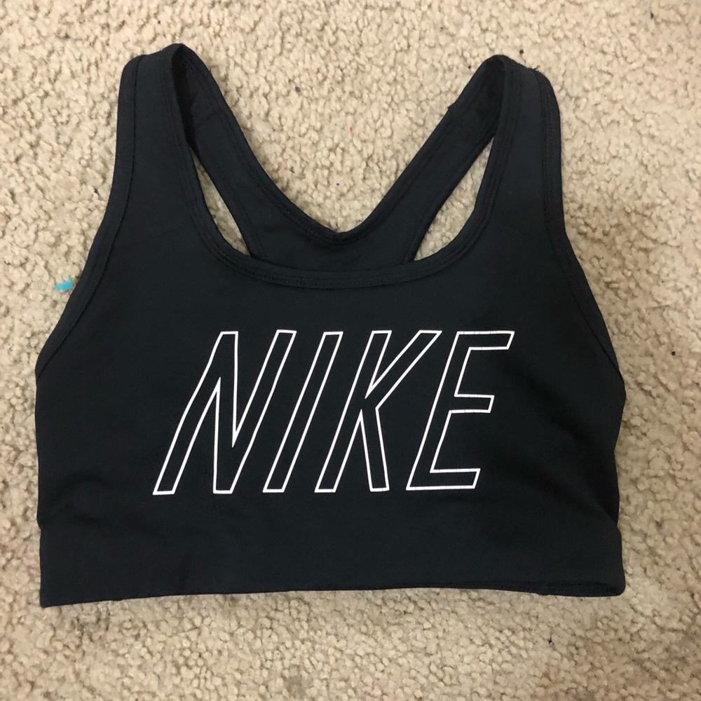 black nike sports bra